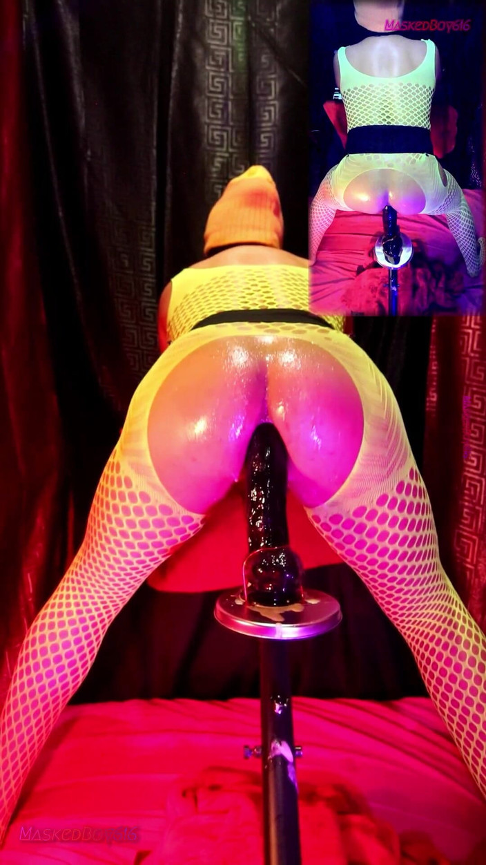 Maskedboy616: Memantulkan Pantat Saya yang Diminyaki, Dalam Pakaian Dalam Fluoresen Kuning 2