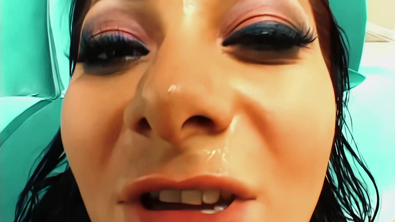 FapFlare: サンドラ・ロマンは、ぬいぐるみにされるのが大好きな筋金入りの女です