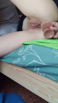 Sträcker min röv innan lite trevlig analsex