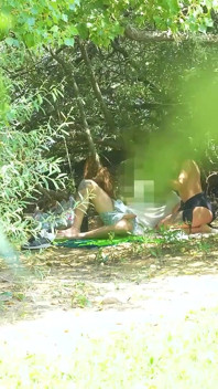 크루징과 해변에서의 섹스. 엘레나 데 라 베가, 공공장소에서 목욕객과 가짜로 성관계를 하다