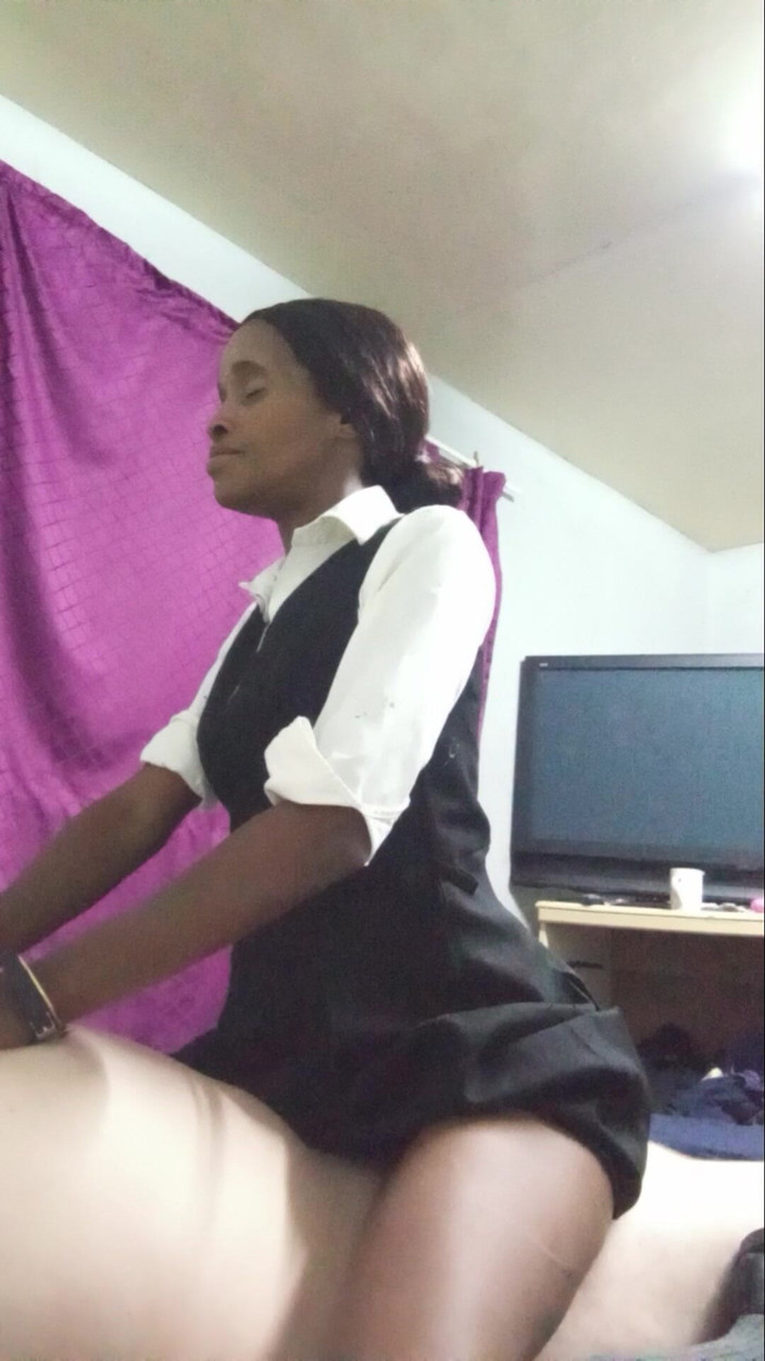 hothouse18xxx: Nữ Sinh 18 Tuổi Hứng Tình, Lần Đầu Tiên Bú Và Cưỡi...