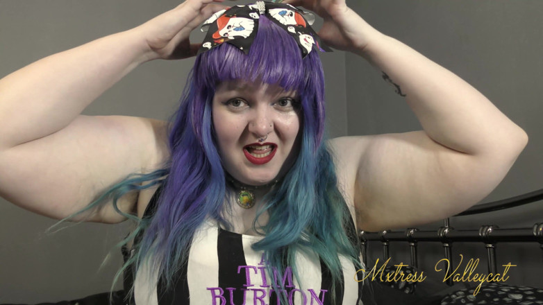 Mxtress Valleycat: Spooky nail worship