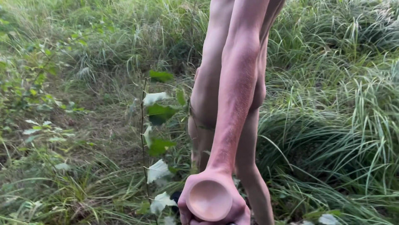 Zhenya Sissy: Nuda sul lago