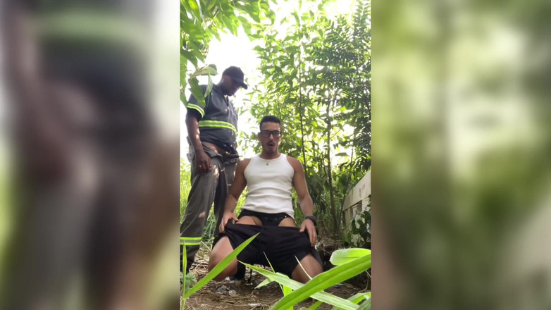 TheBlacKHunterr: 기혼 노동자가 건설 현장에 늦게까지 머물면서