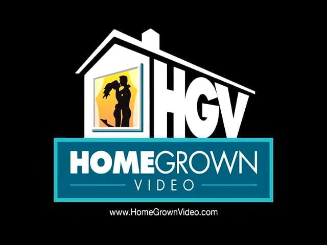 Homegrown Amateurs: La ragazza gotica si prende un facciale disordinato