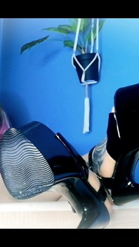 Lady Angela Black Plesers Vaping MILF