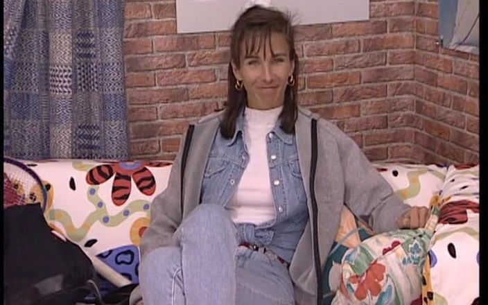YOUR FIRST PORN: Ich Zeige Euch là.. - Betty tôi sẽ cho anh xem...