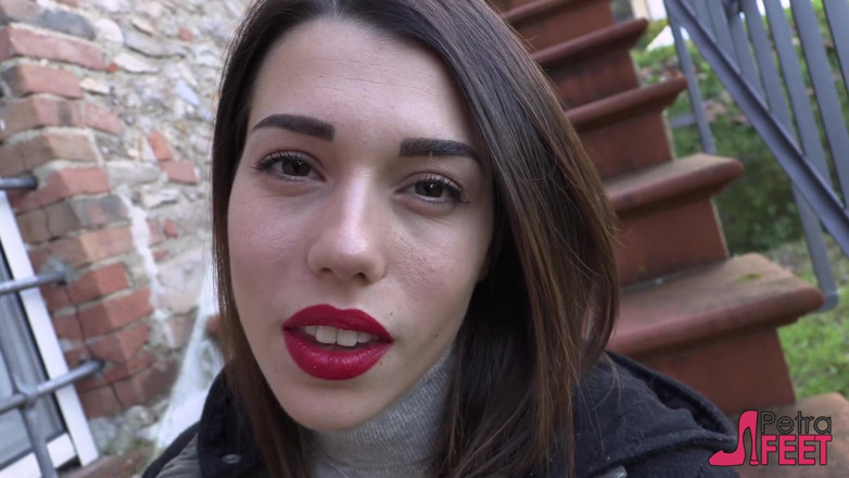 Smokin Fetish: All'aperto fuma sulle scale con la dolce petra