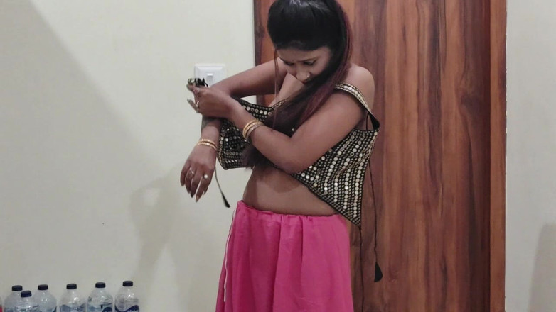 Anjalisingh_sexy: Новая незнакомая актриса была изменялась фейковым директором. Заставил жестко трахнуть ее.