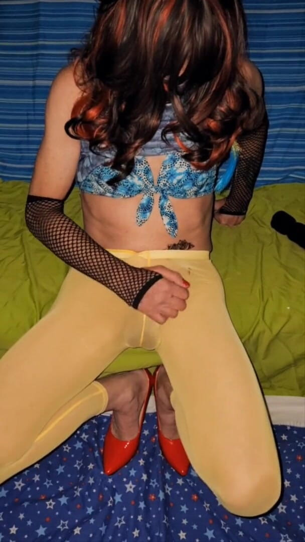 Lizzaali: I love stroking and leaking pre cum through my tights...