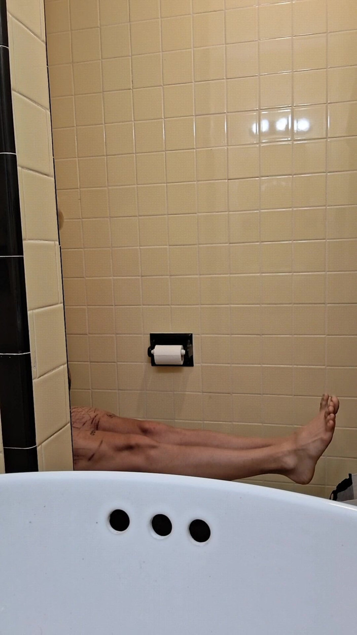 Vovxxx: Showering and Peeing