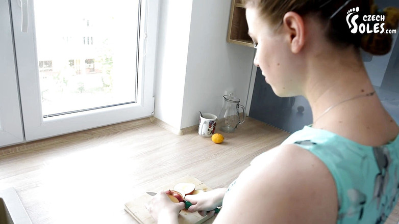 Czech Soles - foot fetish content: Gioielli per i suoi sexy piedi nudi