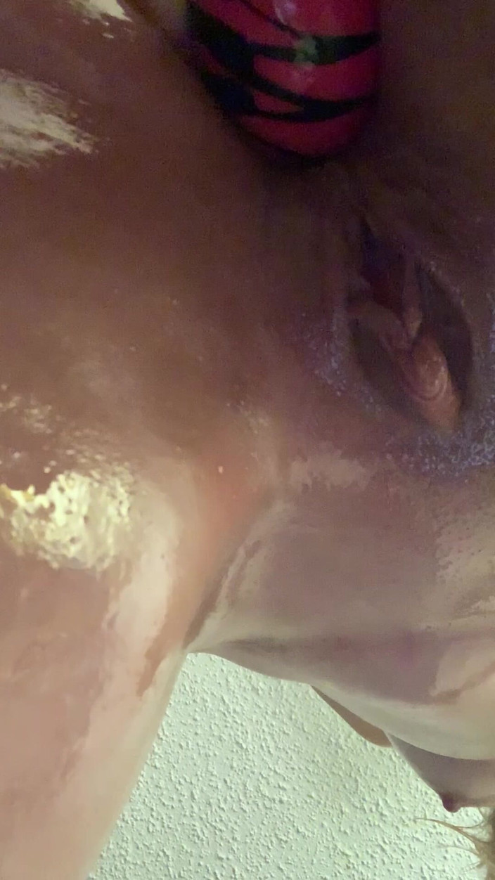 Suzy Wylde: Aceitado y listo para explotar - parte 2