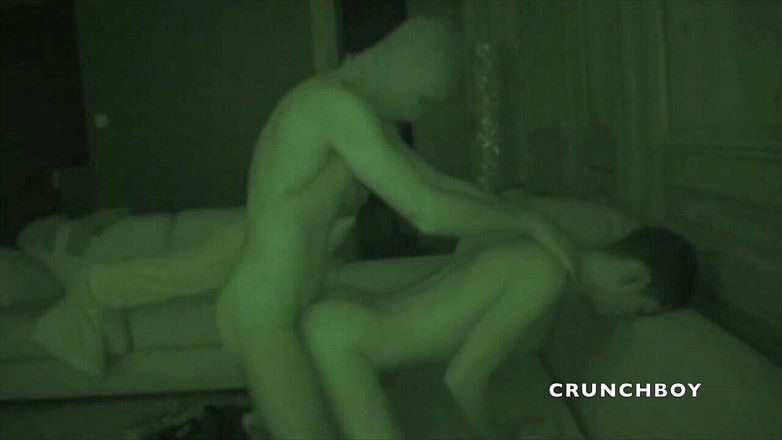 Crunch Boy: Onschuldige twink geneukt door gangster 's nachts met xxl pik