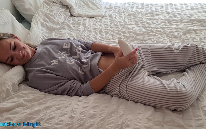 Pinkbearbirgit: Sihirli değnekli orta yaşlı seksi kadın