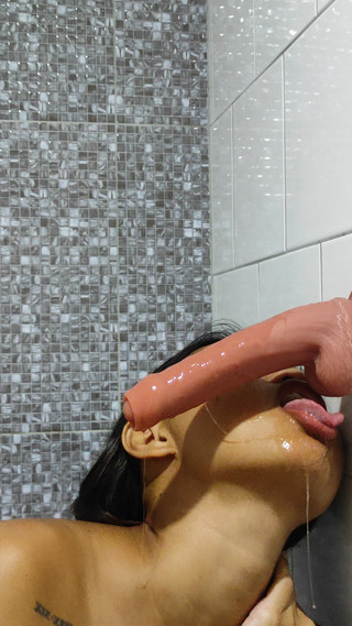 Cupcake: Глубокая глотка шлюхи в видео от первого лица - Abbythai