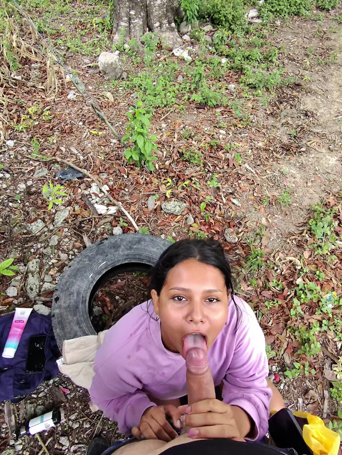 EMY_AND_JONH: Tôi muốn bú cặc của anh ấy và để anh ấy đụ tôi ngoài...