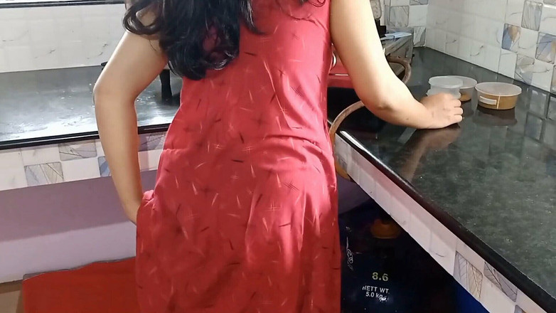 Queenrima: Kaam Wali Bhai Ko Dapur Saya Choda - Kongkek pembantu rumah...