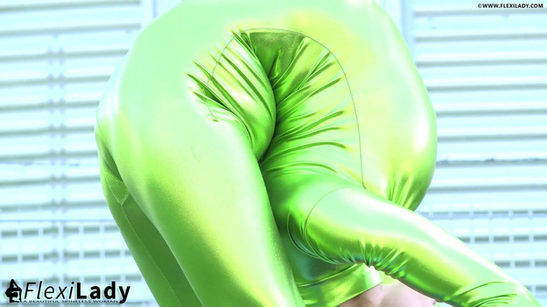 Flexilady: Extreme Shiny & Bendy