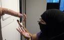 Souzan Halabi: Hijab teen gegen riesigen schwanz
