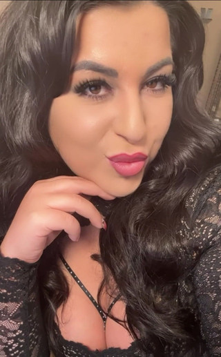 LadyAyse5: Besa a mis mejores esclavos y fanáticos