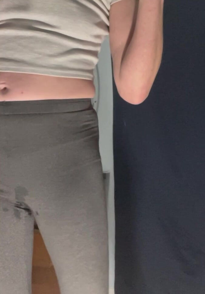 WhisperBay: Bagnando i miei pantaloni