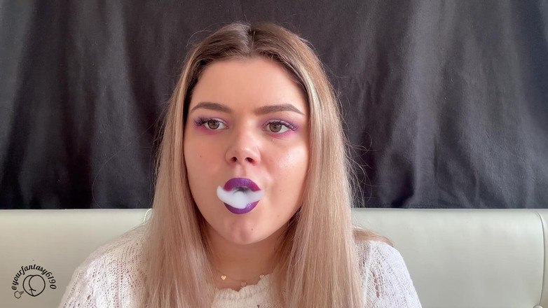 Your fantasy studio: Fetiche de fumar com bela maquiagem e anéis de fumaça