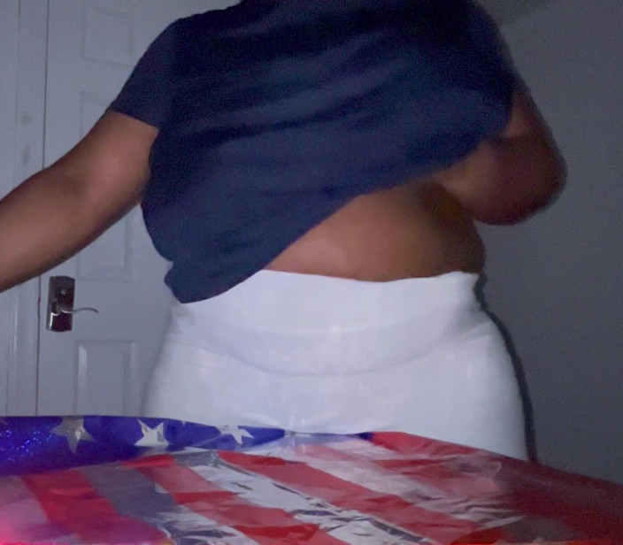 Anye Meshell: Humping 4 July!
