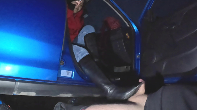 Mistressyammyboots: Dominação da bota no carro
