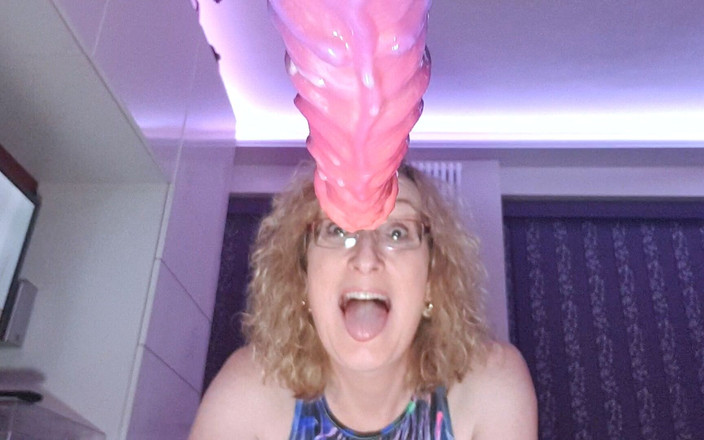 Spike Essex: Follando mi culo por un consolador estilo dragón grande en...