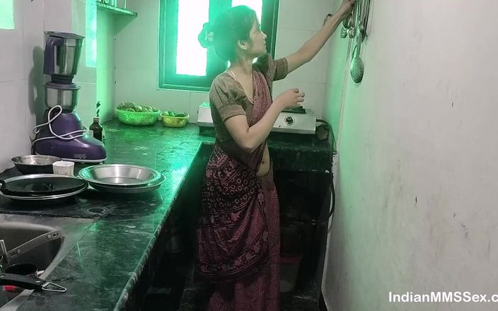 Indian pregnant wife: Cuplu indian se fute în bucătărie