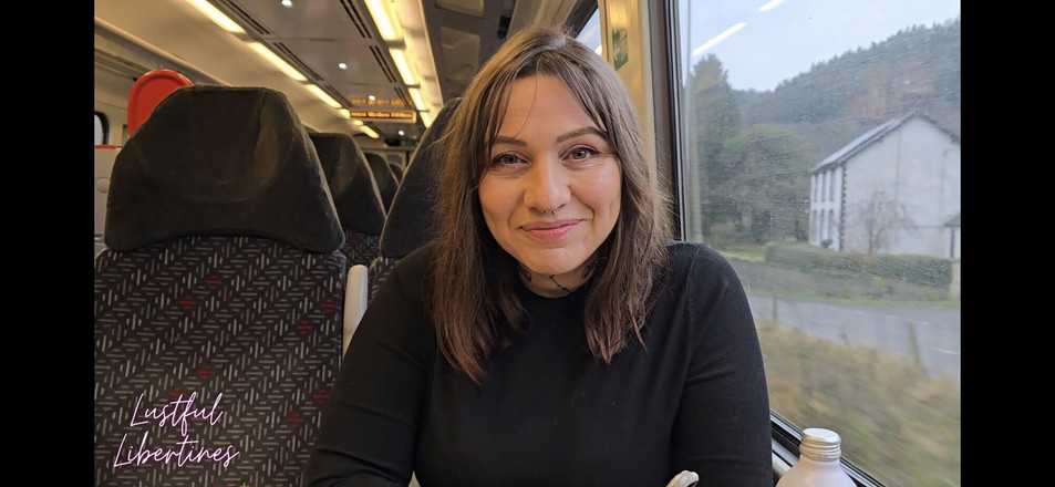 Lustful Libertines: Een bed delen met verleidelijke rijpe milf stiefmoeder