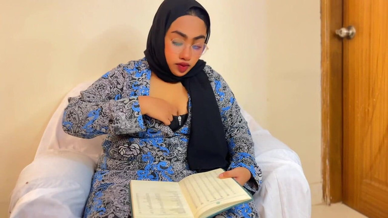 Aria Mia: मुस्लिम अरब सौतेली मम्मी की उसके पूर्व प्रेमी द्वारा चुदाई जब मेरे सौतेले पिता घर पर नहीं हैं