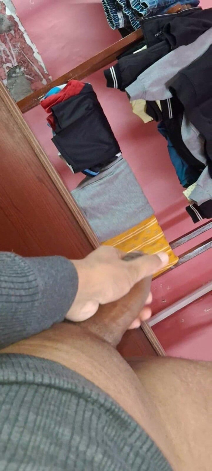 Rajveer Bhumihar: Ragazzo giovane del villaggio indiano che mostra il suo pene...