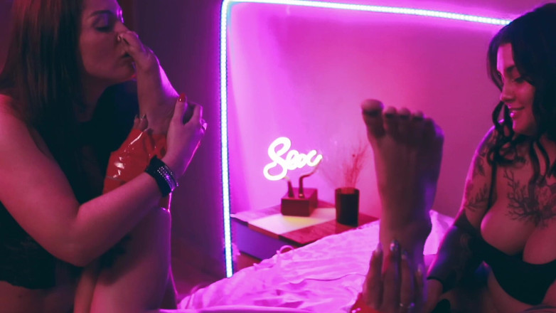 Evol Feet: Связанные Ступни Ради Удовольствия Этих Шаловливых Девушек