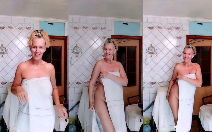 Lukerya: L'arrapante casalinga lukerya in intimo di pizzo bianco