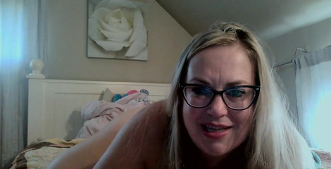 Lily Bay: Streaming dimulai 12/10/2020 04:42 Pm Cukup ucapkan hai