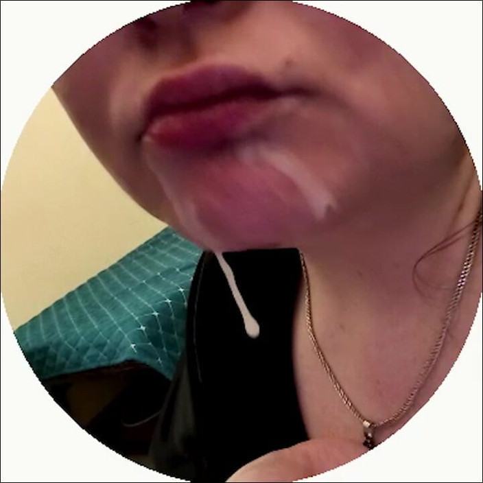 BigSexShow: Istri pecinta sperma asli lagi asik jilat sperma dari tangannya