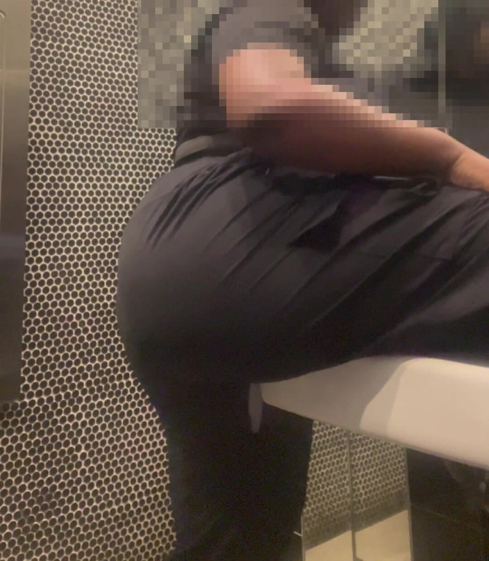 Anye Meshell: Những phòng tắm này không còn trật tự nhưng tôi...