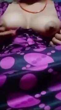 Desi Indian Girl Applied Oil in Her Pussy and Took Out the Water From Her Pussy in Anger