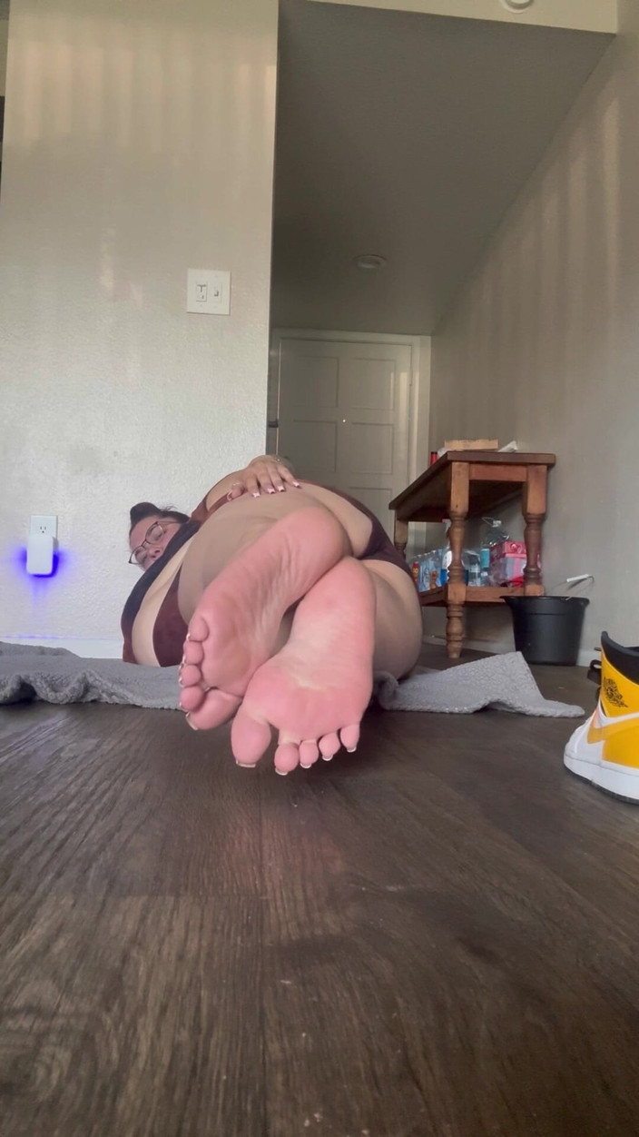 SofieeSoles: Solas gostosas descalças fora dos tênis