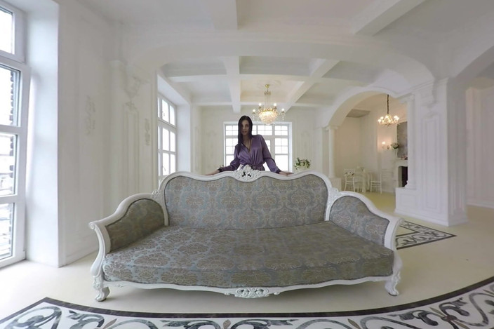 StasyQVR: Si rambut coklat dengan tetek besar mengusik