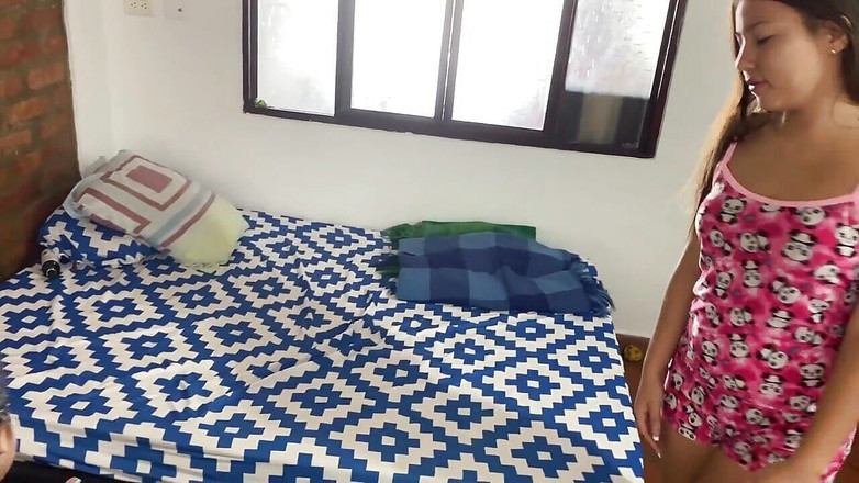 catalinagrande: Il mio patrigno si nasconde nella stanza chiusa e ci...