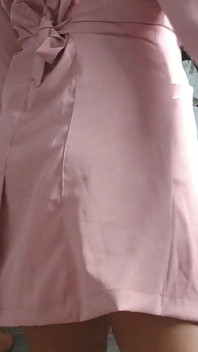I Called a Masseuse and She Used a Little Toy on My Pussy and Finished by Fucking Me with a Strap