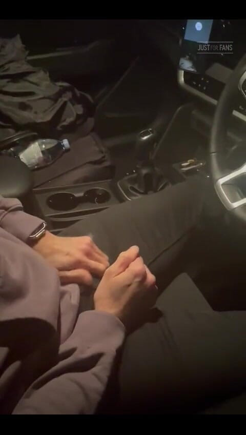 Zach Elliott: ジムから家に帰る途中、私は車を止めて私のチンコを叩き出さなければなりませんでした!