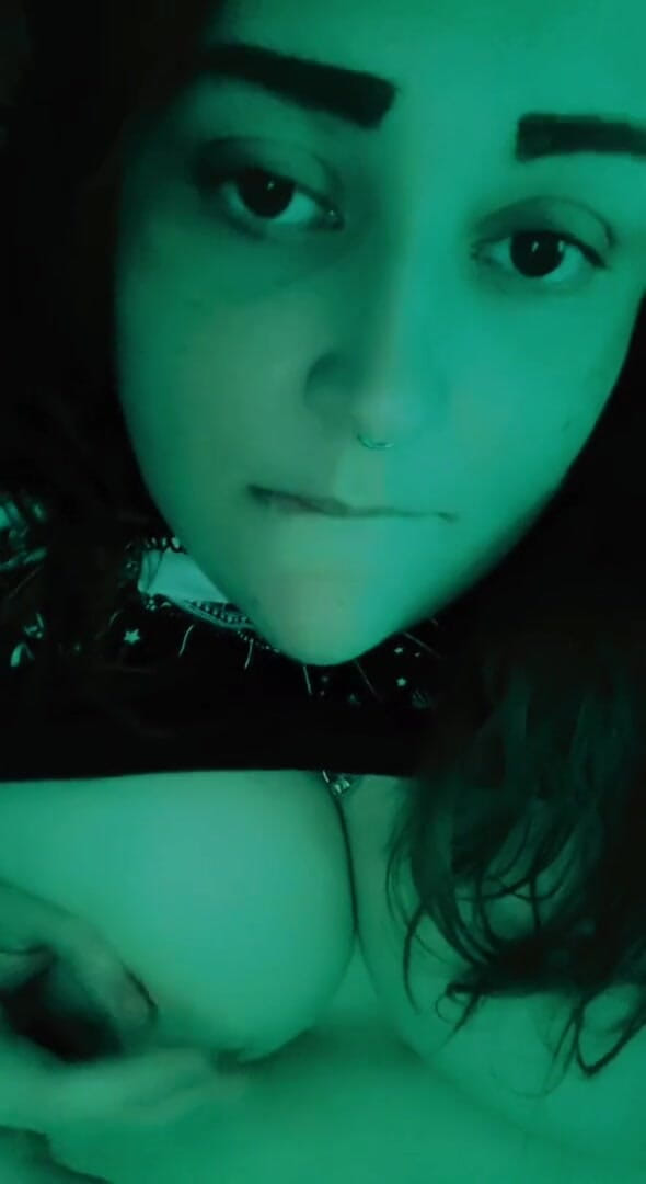 Nikki Danzig: Wet and needy BBW