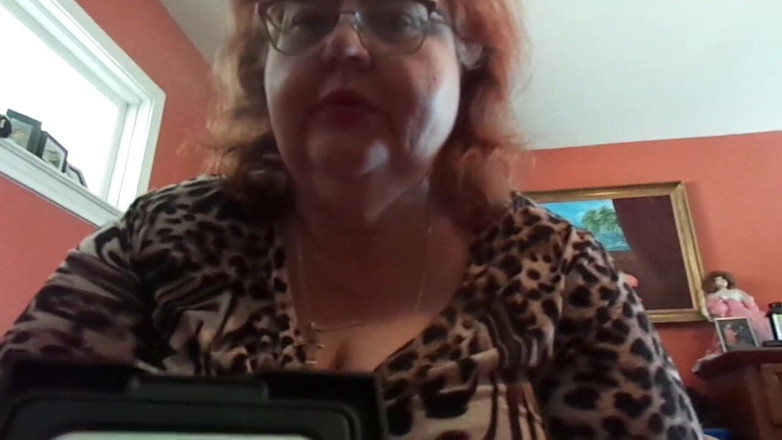 BBW nurse Vicki adventures with friends: BBW Nurse Vicki teaches her sissy how 2 puts on Lipstick