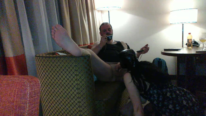 Toilet Mommy: Esposa chupa estranho em motel