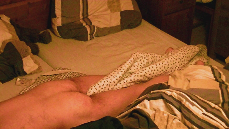 Mark Hannes: Nahá masturbace hump v posteli