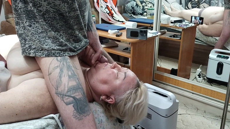 Zona901: Finale bollente di una donna grassa sulle tette, sulla bocca...